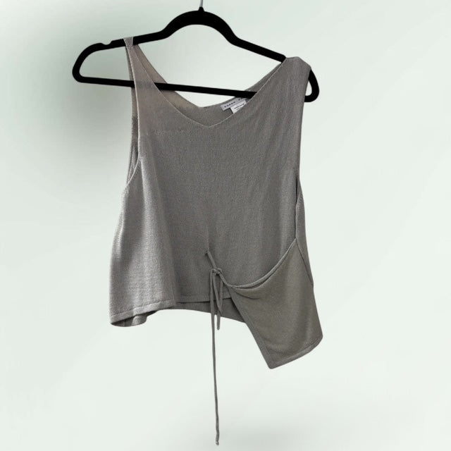 Contemporary Cropped Knitted Top with Pocket