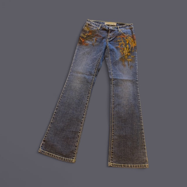 Hand painted Jeans - artwork - Extravagance Fashion 
